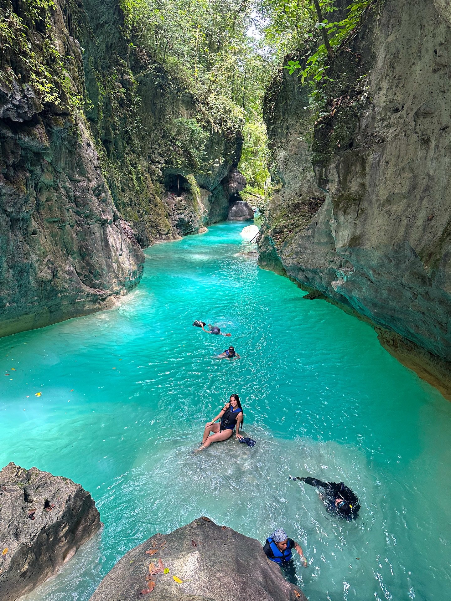 From Santiago: Río Partido Blue River Hike with Lunch & Transport
